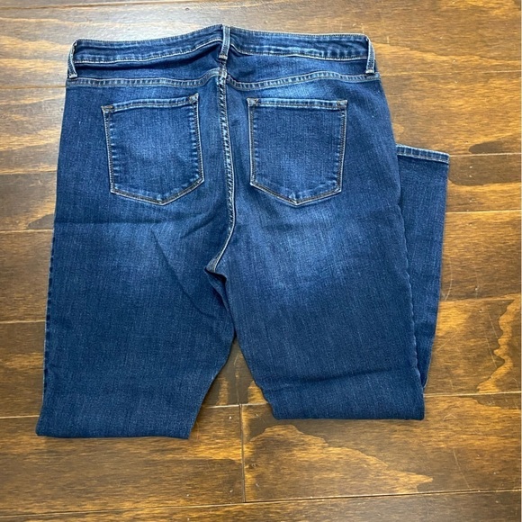 Like NEW Rockstar Skinny Jeans Mid Rise ✨ - Picture 2 of 4